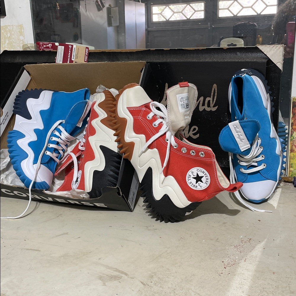 Converse. Nwt flash. (EA)